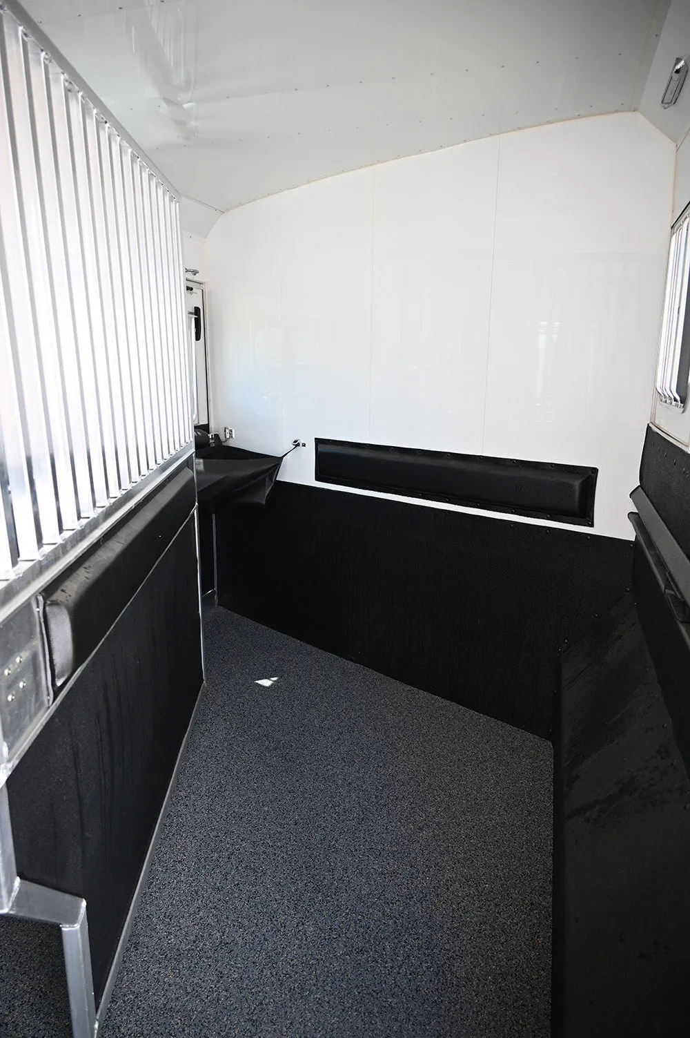 2024 4-Star 3 Horse Trailer 13.5' Outback Conversions LQ, Slide Out, Side Load, Integrated Pod