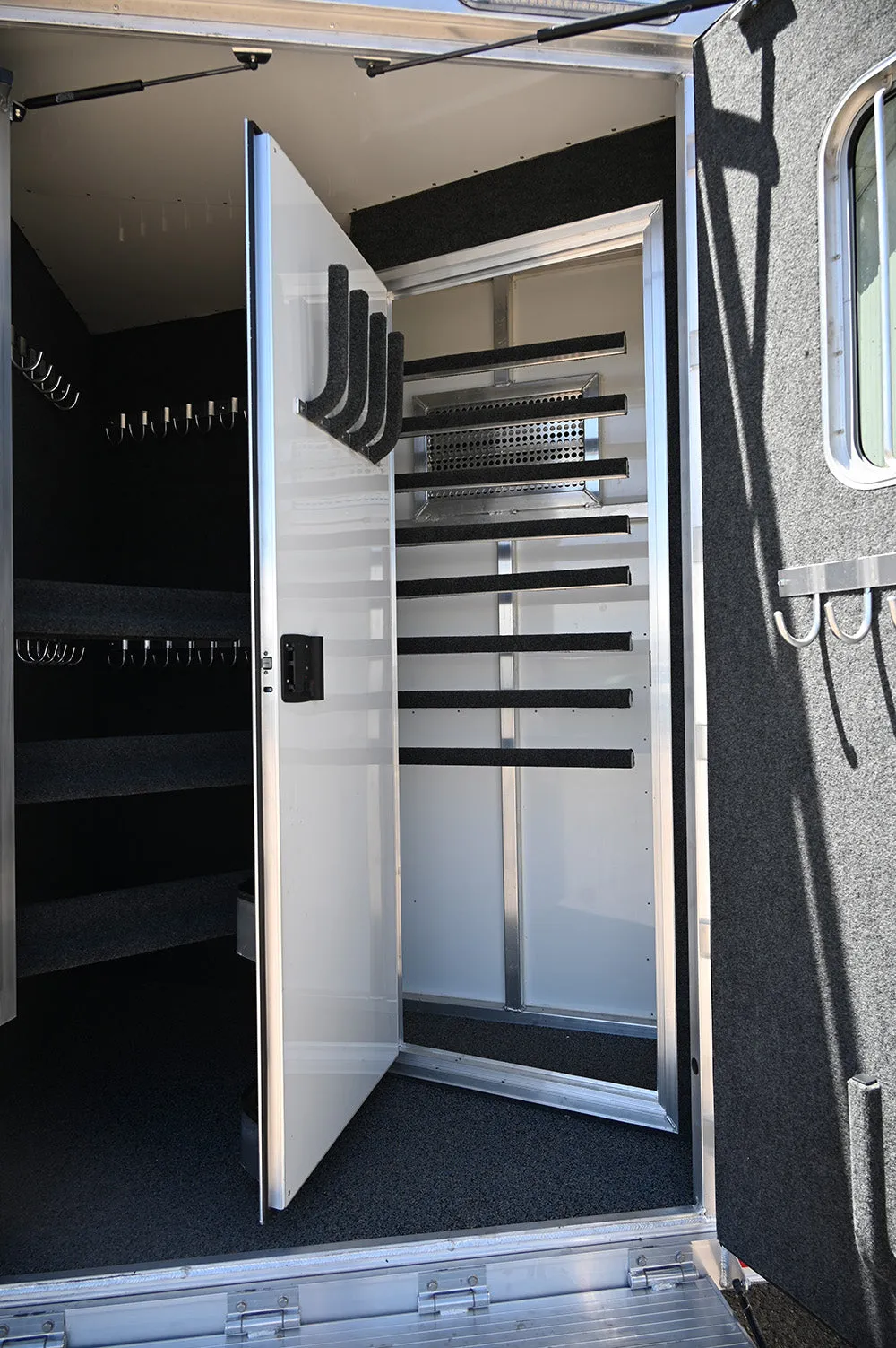 2024 4-Star 3 Horse Trailer 13.5' Outback Conversions LQ, Slide Out, Side Load, Integrated Pod