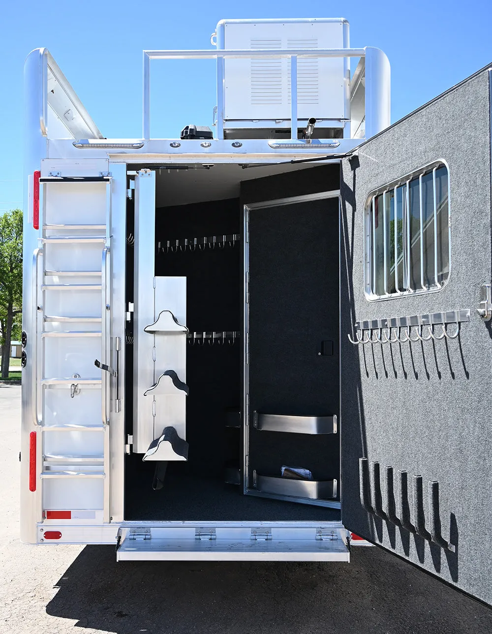 2024 4-Star 3 Horse Trailer 13.5' Outback Conversions LQ, Slide Out, Side Load, Integrated Pod