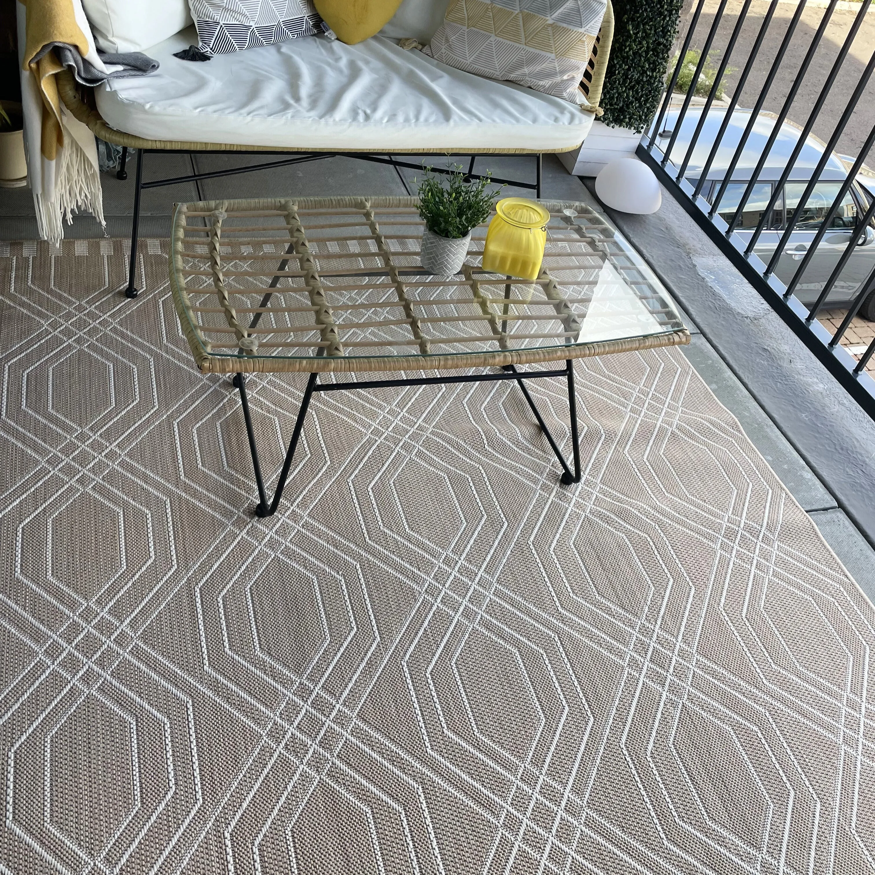 Cream Modern Geometric Area Rug - Basata